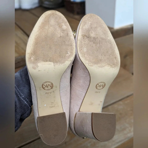 Michael Kors Pumps with gold accent and bow - Picture 4 of 4